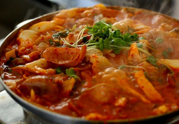 Budae-jjigae 부대찌개 (Army Base Stew)